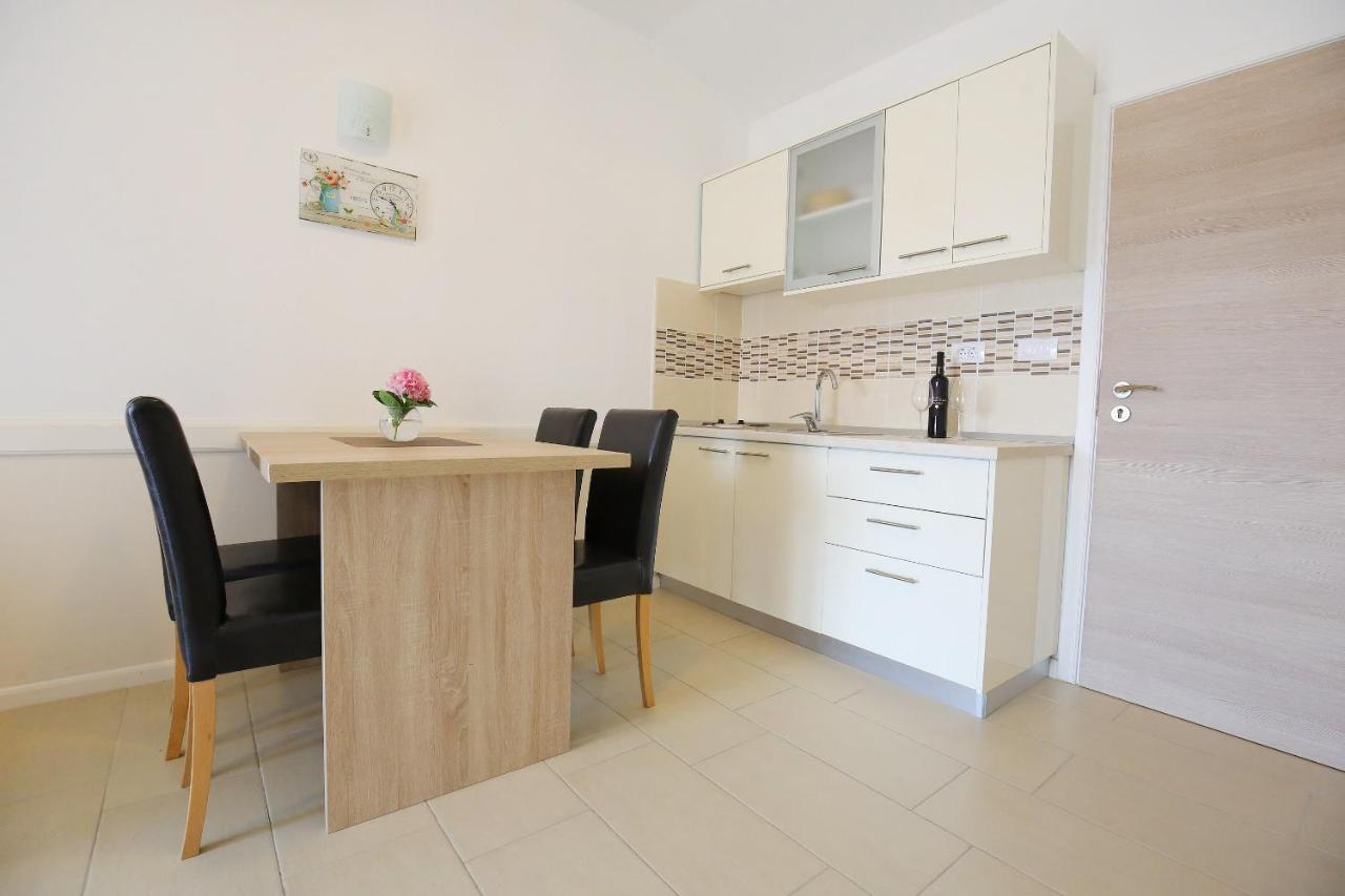 Apartmani Dane Sukošan Εξωτερικό φωτογραφία
